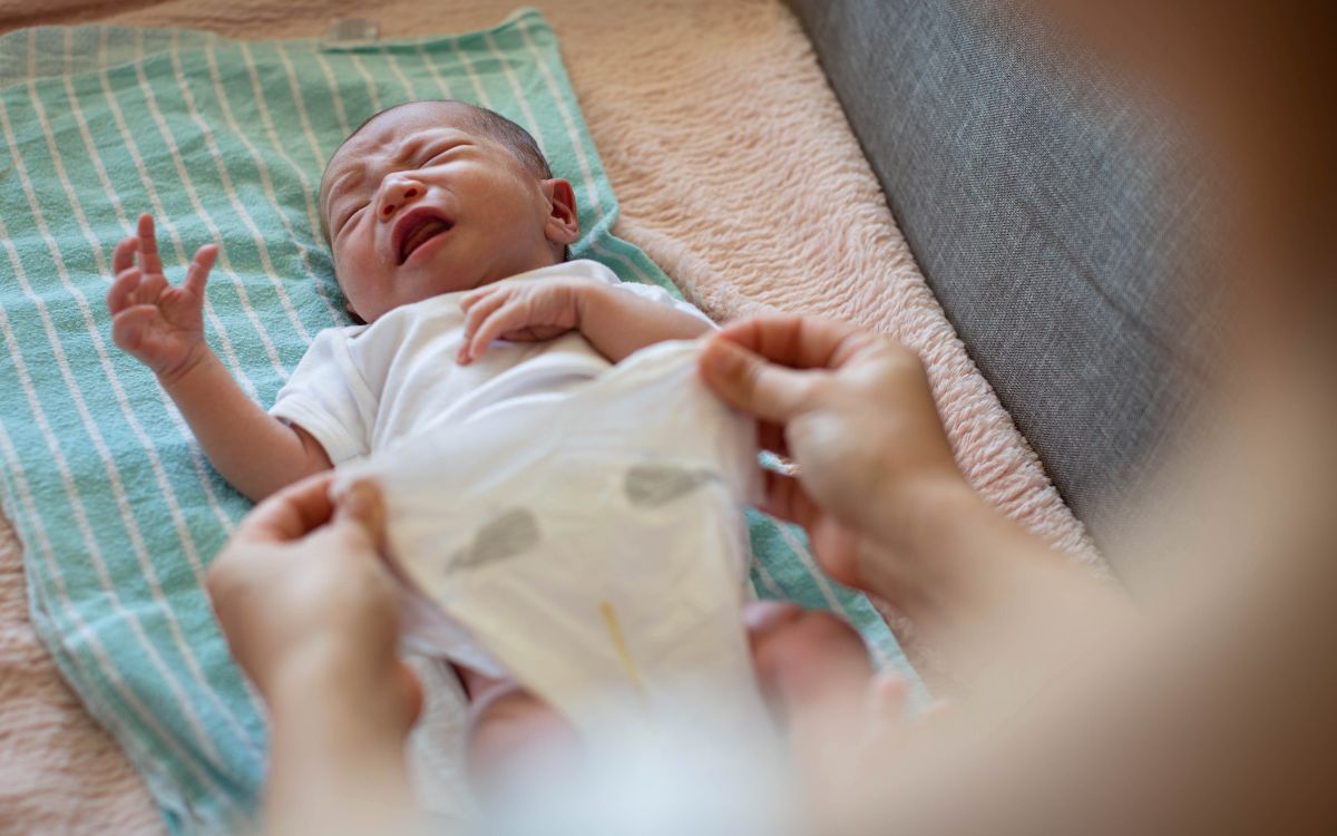 How To Change A Diaper Newborn?