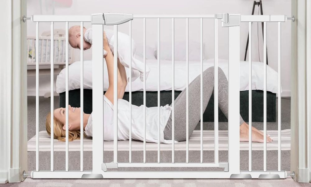 Baby Gates: The Best Baby Gates to Ensure the Safety of Your Curious Baby
